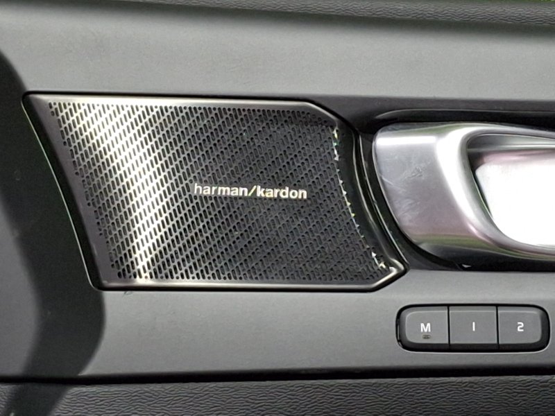 Обшивка двери передняя правая XC40 2019 XB420 B4204T47