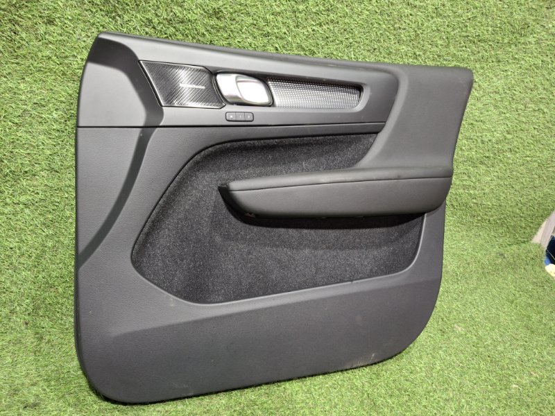 Обшивка двери передняя правая XC40 2019 XB420 B4204T47