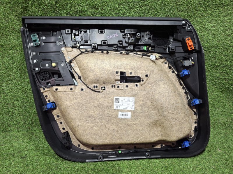 Обшивка двери передняя правая XC40 2019 XB420 B4204T47