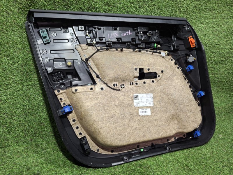 Обшивка двери передняя правая XC40 2019 XB420 B4204T47