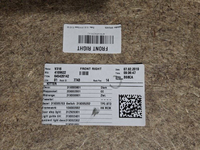 Обшивка двери передняя правая XC40 2019 XB420 B4204T47