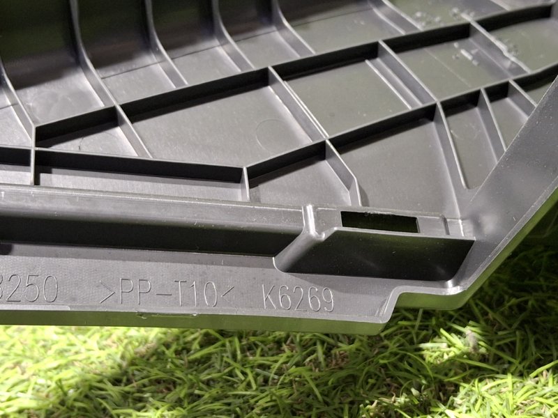 Обшивка багажника задняя правая CX-30 2022 DMEP PE-VPS