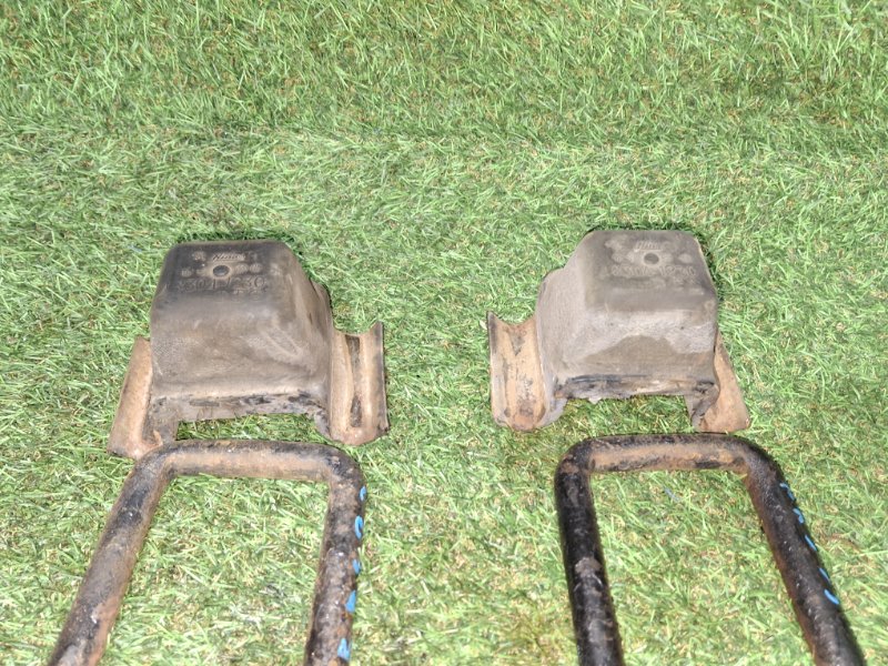 Стремянка рессоры передняя ISUZU Forward FRS33K4J 6HH1