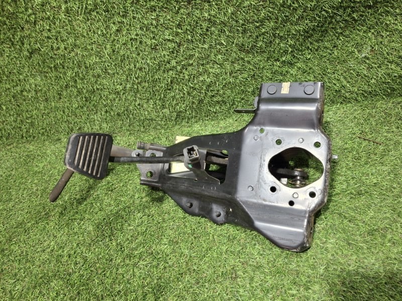 Педаль тормоза ISUZU ELF 2003 NKR81E 4HL1 контрактная