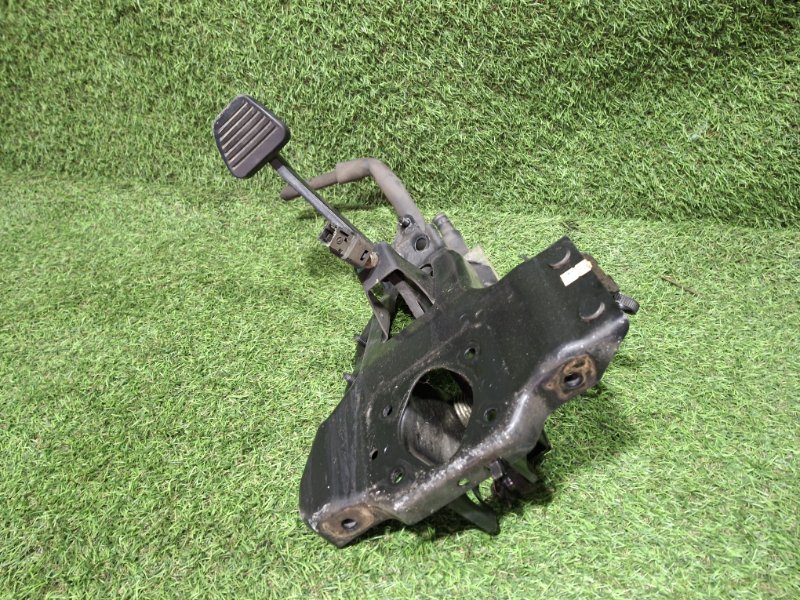 Педаль тормоза ELF 2003 NKR81E 4HL1