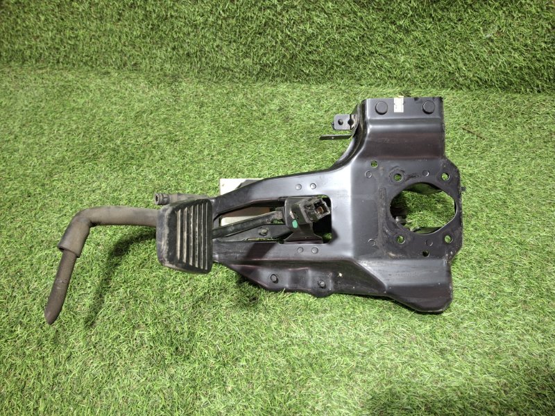 Педаль тормоза ELF 2003 NKR81E 4HL1