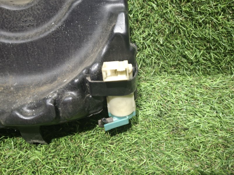 Бачок стеклоомывателя ELF 2003 NKR81E 4HL1