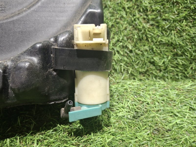 Бачок стеклоомывателя ELF 2003 NKR81E 4HL1