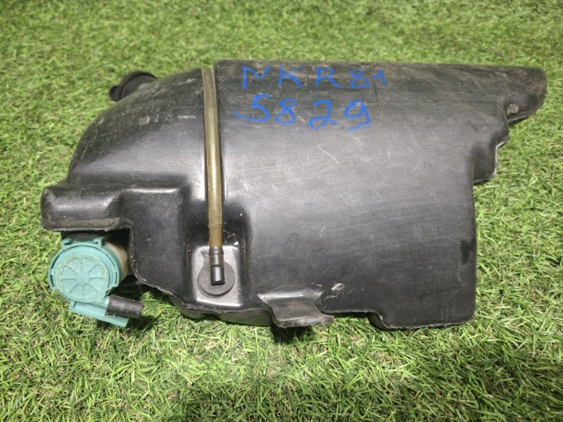 Бачок стеклоомывателя ELF 2003 NKR81E 4HL1