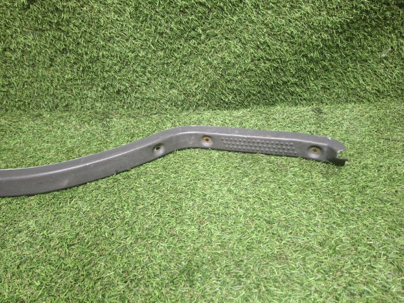 Порожек пластиковый левый ISUZU ELF NKR81E 4HL1