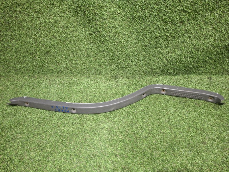 Порожек пластиковый левый ELF 2003 NKR81E 4HL1