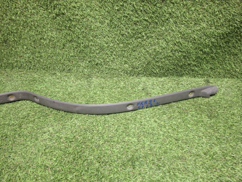 Порожек пластиковый левый ELF 2003 NKR81E 4HL1