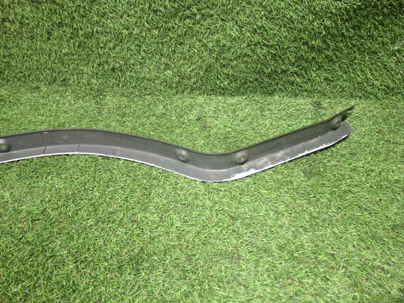 Порожек пластиковый левый ELF 2003 NKR81E 4HL1