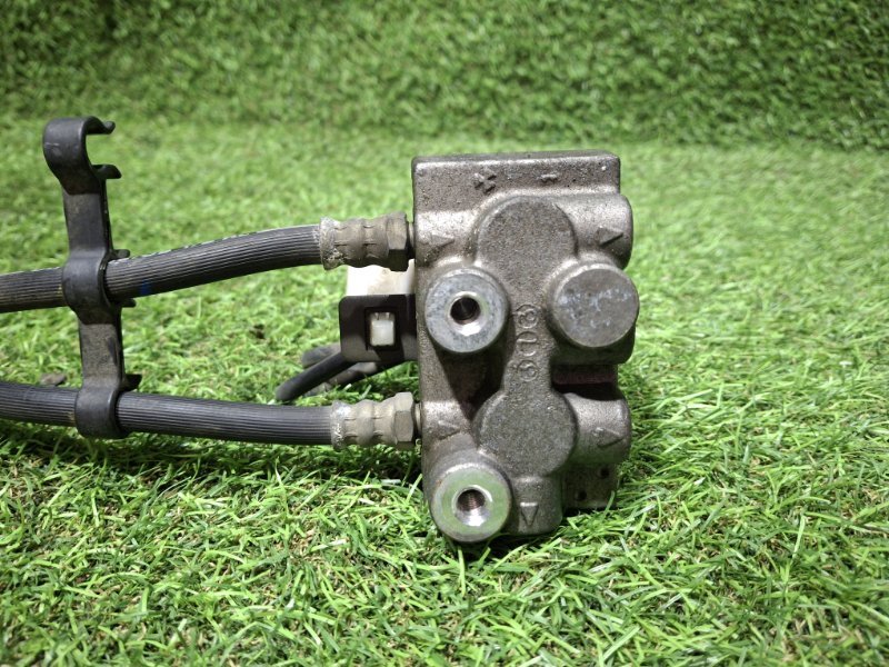 Распределитель тормозной ELF 2003 NKR81E 4HL1