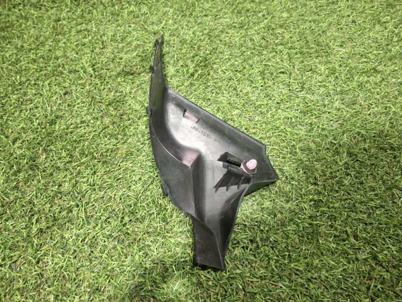 Уголок решетки под дворники передний левый XV GT3 FB16A