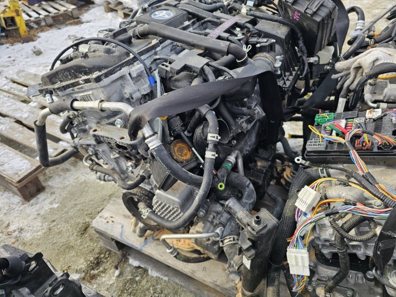 Двигатель TOYOTA COROLLA ZWE211 2ZR-FXE
