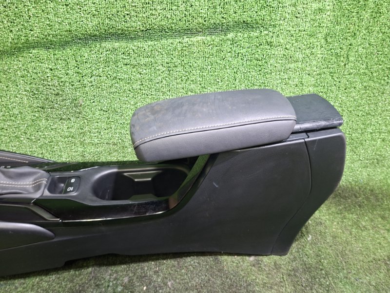 Подлокотник COROLLA 2021 ZWE211 2ZR-FXE Подлокотник COROLLA 2021 ZWE211 2ZR-FXE