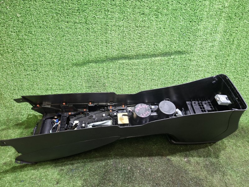 Подлокотник COROLLA 2021 ZWE211 2ZR-FXE Подлокотник COROLLA 2021 ZWE211 2ZR-FXE