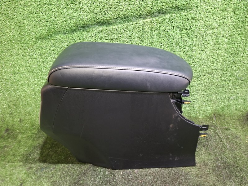 Подлокотник TOYOTA HARRIER 2014 ZSU60W 3ZR-FAE контрактная