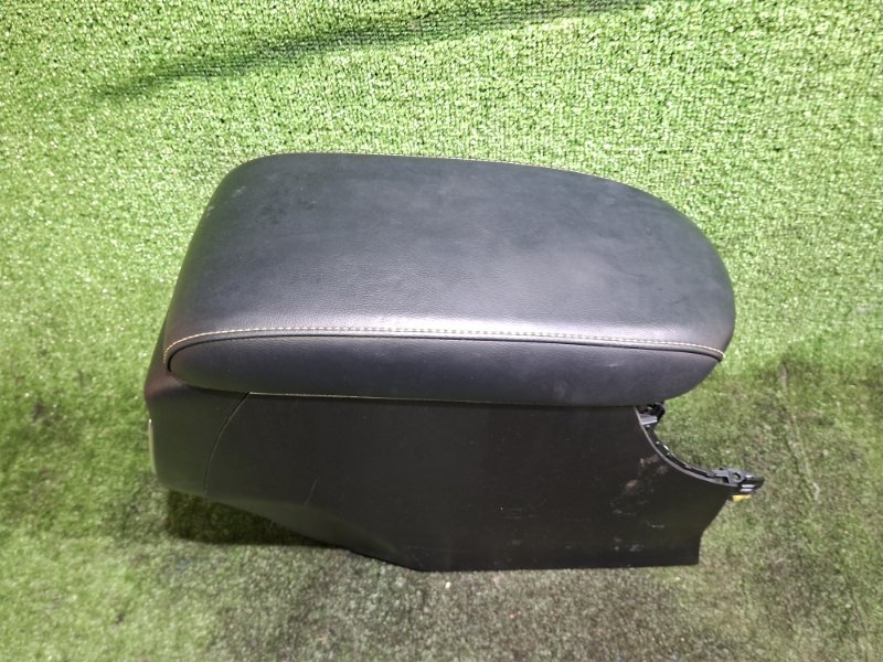 Подлокотник HARRIER 2014 ZSU60W 3ZR-FAE