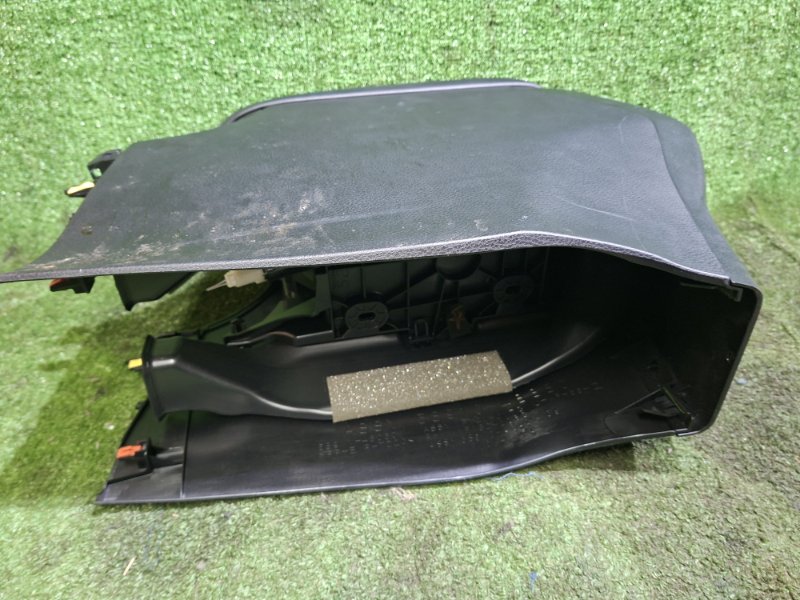 Подлокотник HARRIER 2014 ZSU60W 3ZR-FAE