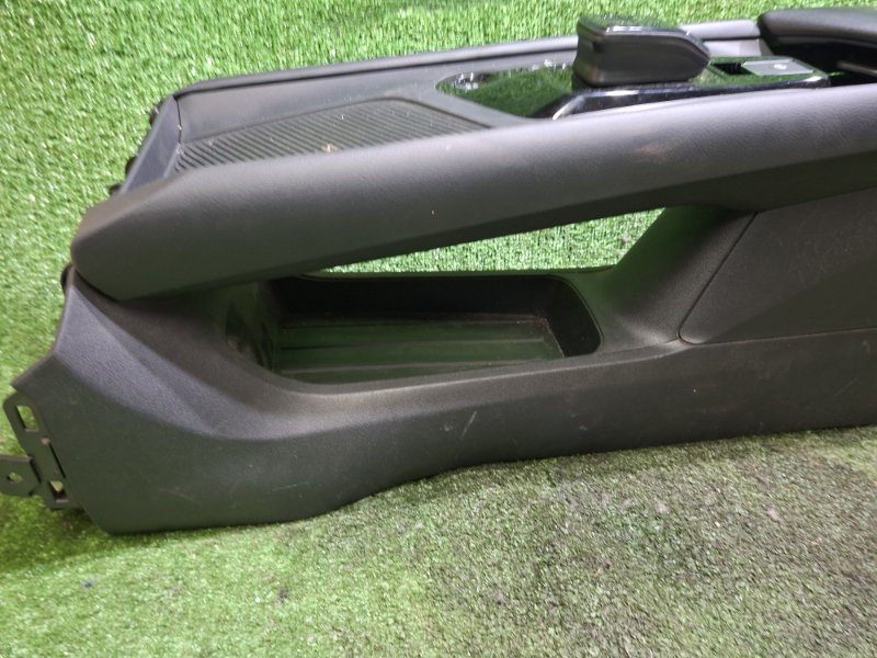 Подлокотник NISSAN NOTE E13 HR12DE