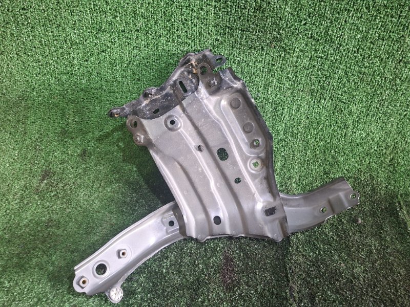 Кронштейн крыла передний правый LS500 2018 VXFA55 V35A-FTS