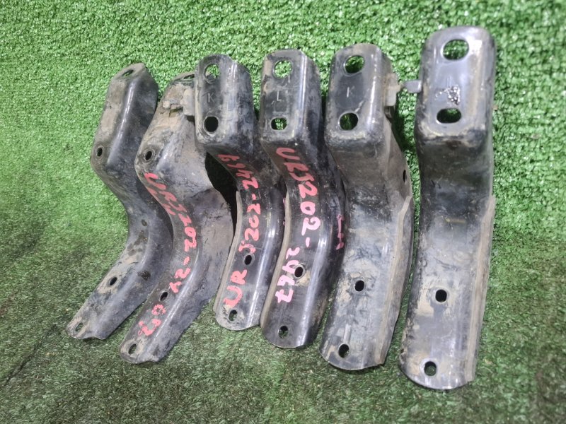 Кронштейн порога TOYOTA LAND CRUISER URJ202 1UR-FE