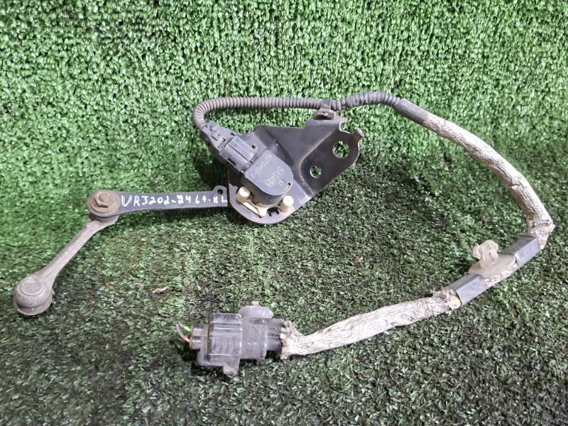 Датчик уровня кузова TOYOTA LAND CRUISER URJ202 1UR-FE