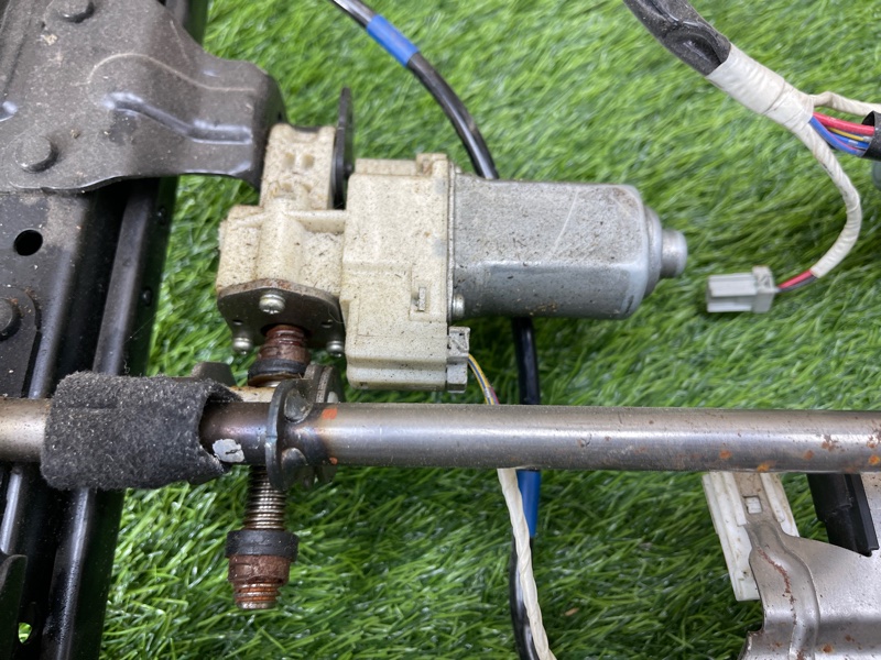 Крепление сиденья переднее левое Legacy 2009 #49 (ПРОБЕГ 104 131km) BPE EZ30D