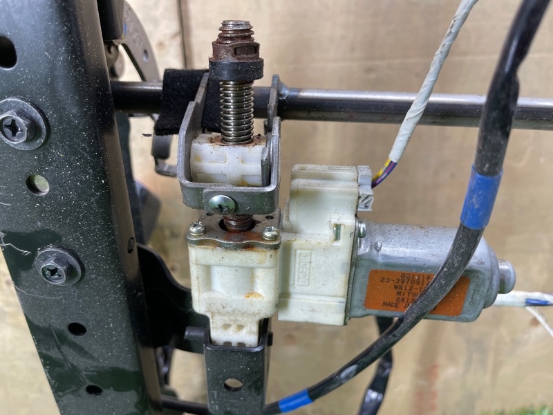 Крепление сиденья переднее левое Legacy 2009 #49 (ПРОБЕГ 104 131km) BPE EZ30D