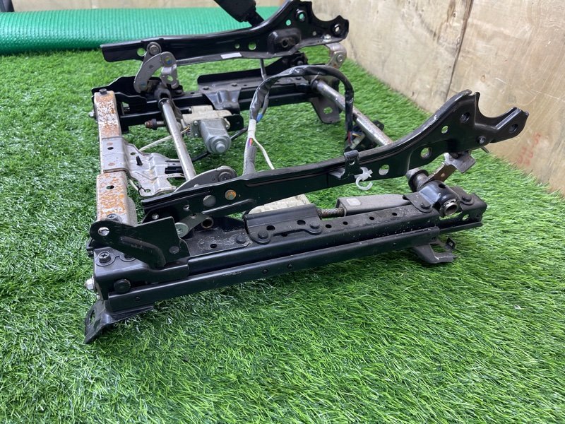 Крепление сиденья переднее левое Legacy 2009 #49 (ПРОБЕГ 104 131km) BPE EZ30D