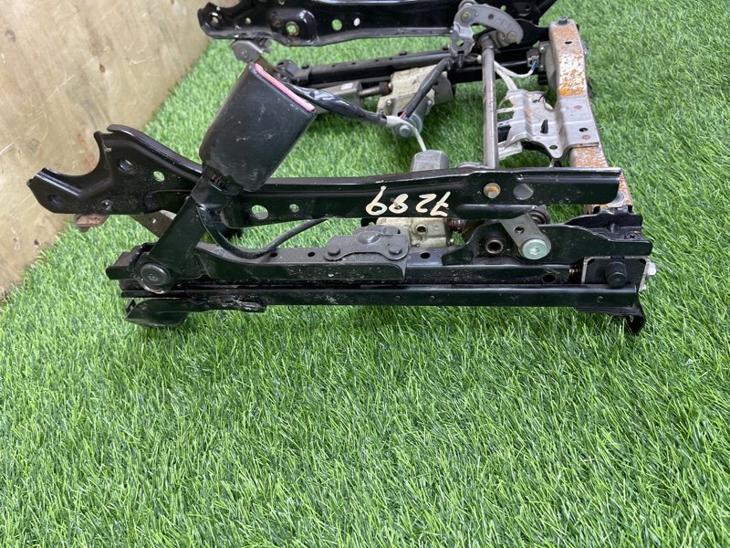 Крепление сиденья переднее левое Legacy 2009 #49 (ПРОБЕГ 104 131km) BPE EZ30D