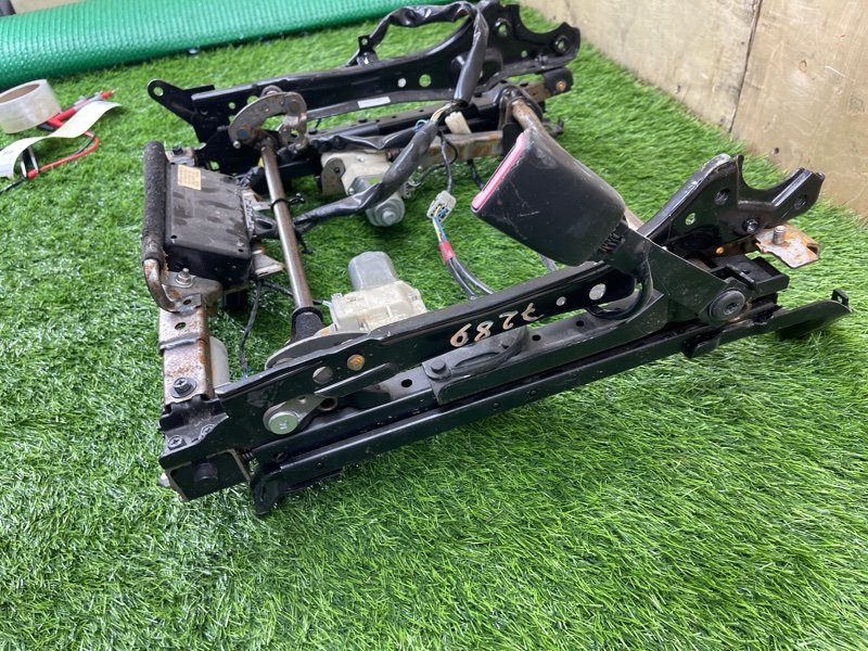 Крепление сиденья переднее правое Legacy 2009 #49 (ПРОБЕГ 104 131km) BPE EZ30D