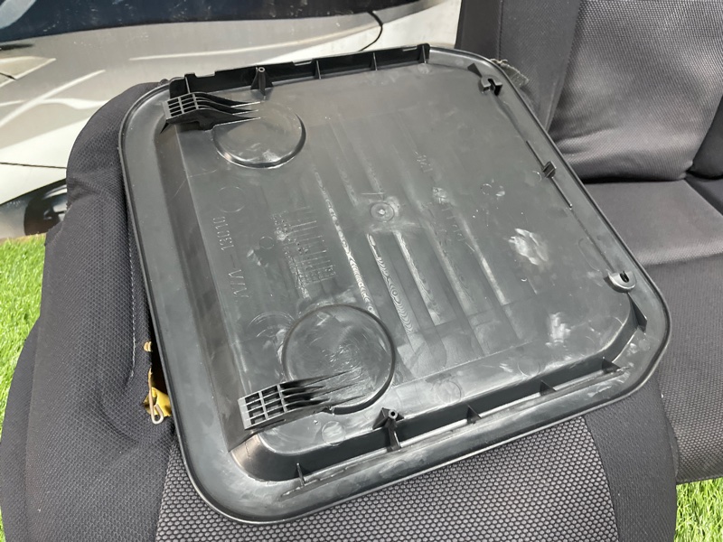 Обшивка сидений передняя VOLTZ 2002г #73 (ПРОБЕГ 89 181km) ZZE136 1ZZFE