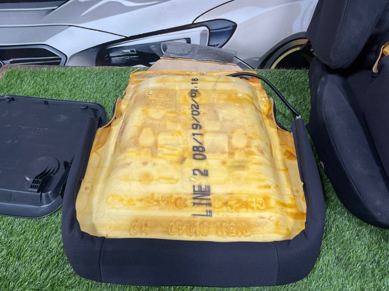 Обшивка сидений передняя VOLTZ 2002г #73 (ПРОБЕГ 89 181km) ZZE136 1ZZFE