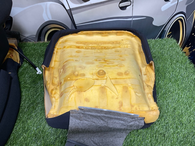 Обшивка сидений передняя VOLTZ 2002г #73 (ПРОБЕГ 89 181km) ZZE136 1ZZFE