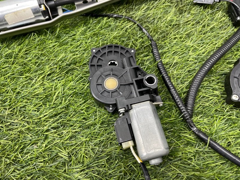 Мотор регулировки сиденья передний правый Forester 2013г #62 (ПРОБЕГ 90 645km) SJG FA20E