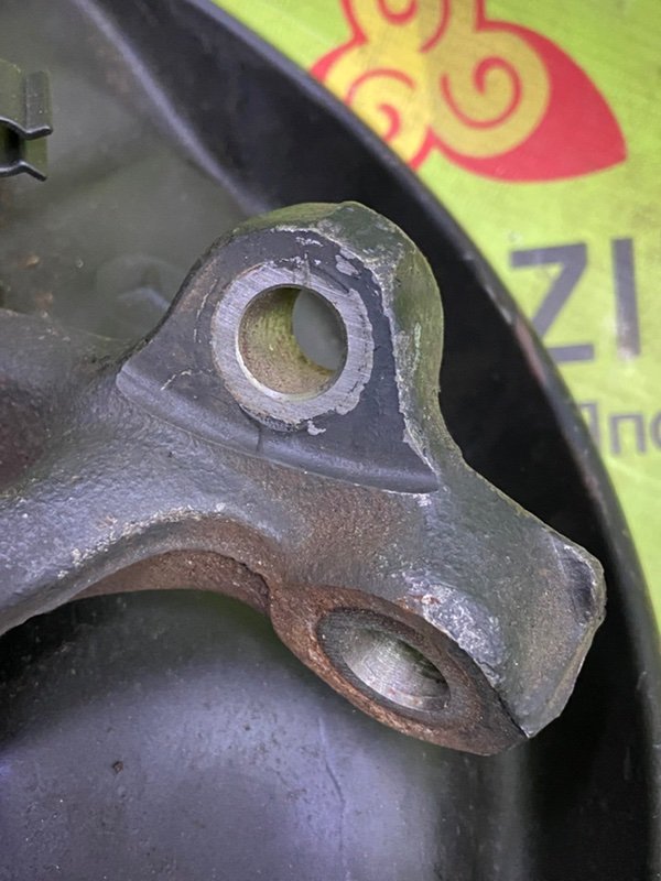 Кулак подвески задний правый E 1996 W210 104.995 3.2L