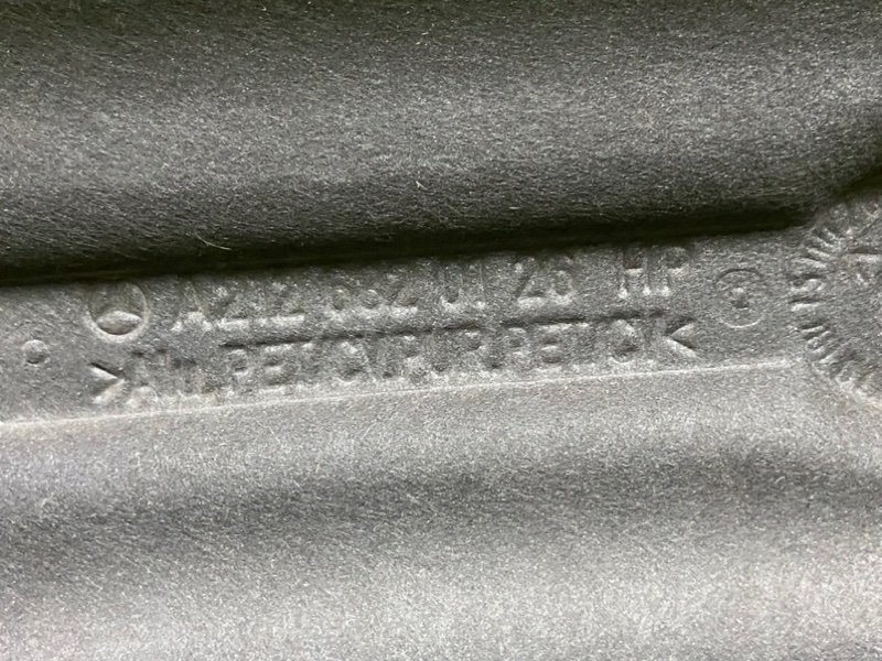 Обшивка капота E 2010 W212 OM 642.850