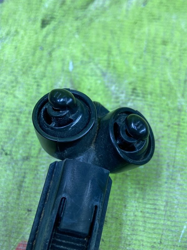 Форсунка омывателя фары левая E 2012 W212 OM 642.850