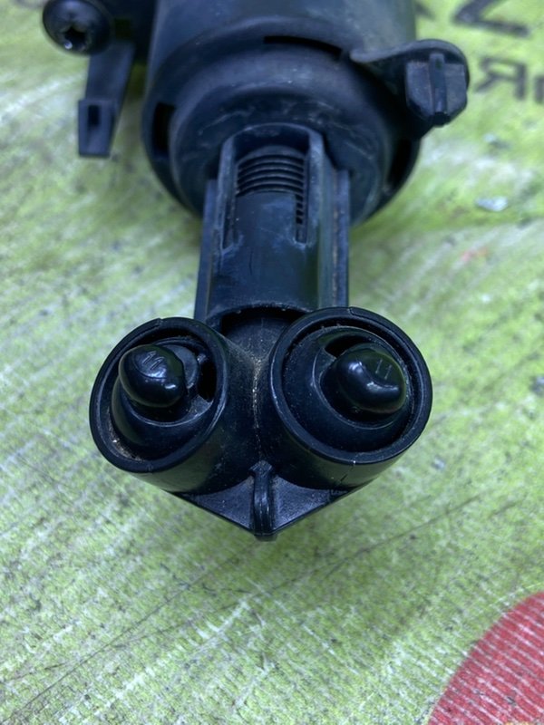 Форсунка омывателя фары левая MERCEDES E W212 OM 642.850