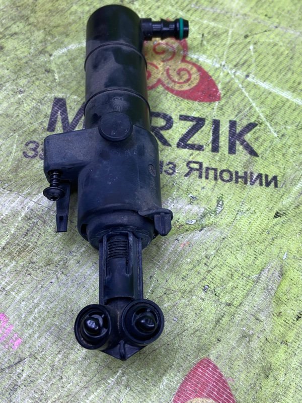 Форсунка омывателя фары левая E 2012 W212 OM 642.850