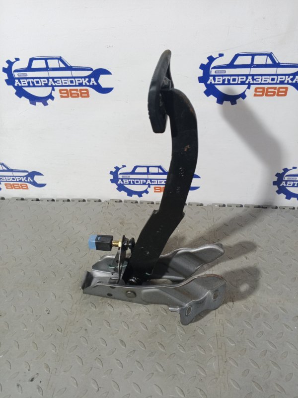 Педаль тормоза Nissan Almera N15 GA16