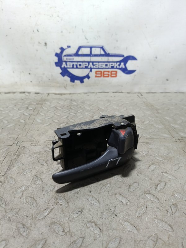 Внутренняя ручка двери правая Nissan Primera 1996 P11 SR20 806702F002 Б/У