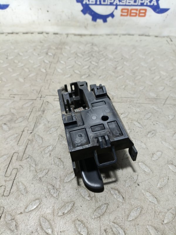 Внутренняя ручка двери правая Primera 1996 P11 SR20