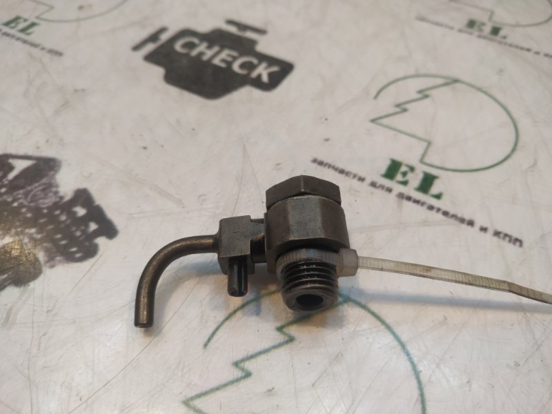 Запчасть форсунка масляная MITSUBISHI 4D55T MD050328 Б/У Форсунка масляная MITSUBISHI 4D55T MD050328 Б/У