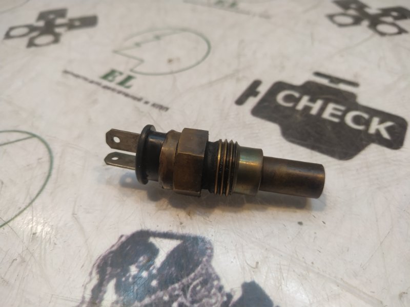 Запчасть датчик температуры MITSUBISHI 4D55T MD050214 Б/У Датчик температуры MITSUBISHI 4D55T MD050214 Б/У