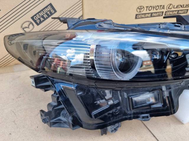 Фара правая Mazda Axela BP5P Фара правая Mazda Axela BP5P