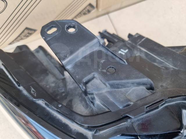 Фара правая Axela BP5P Фара правая Axela BP5P